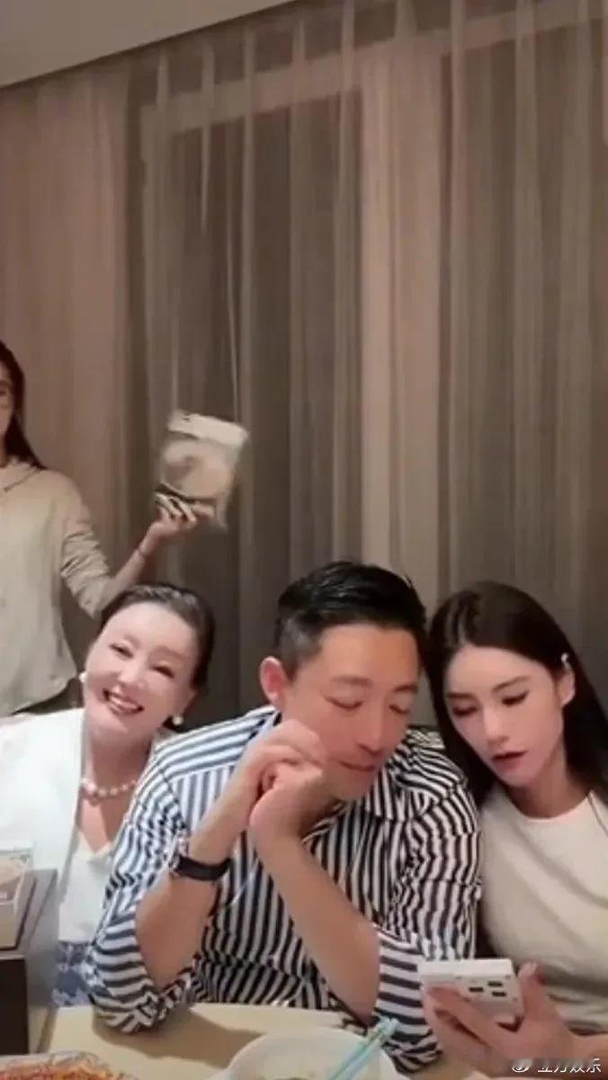 张兰直播当奶心真大..直言小梅生个足球队出来。真是好了伤疤忘了疼啊，有了前车之鉴