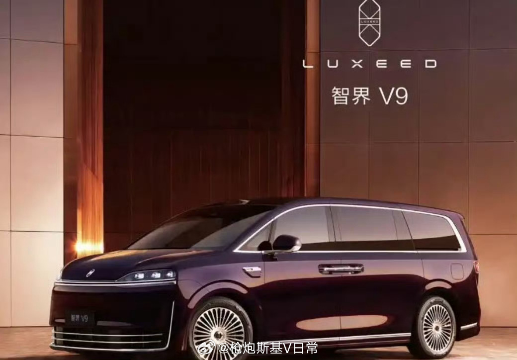 智界V9的内饰流出，理想含量极高啊，各位。 