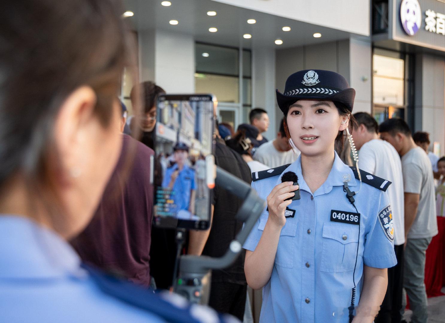 这场警营开放活动火爆全城  面对网络诱惑，要时刻保持清醒头脑，谨防上当！早安！月