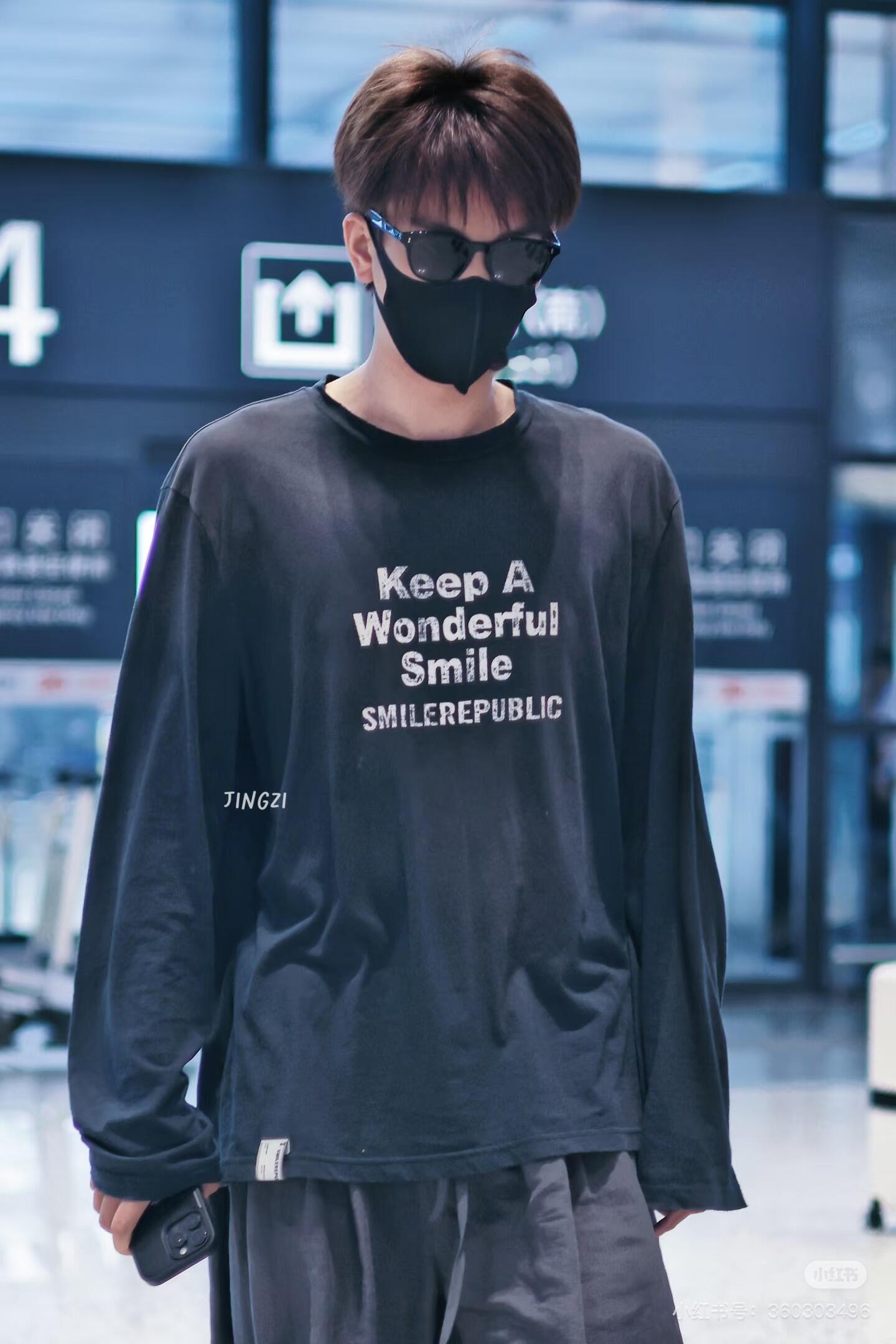 婴儿了了每天起床照镜子:Keep a wonderful smile👓 