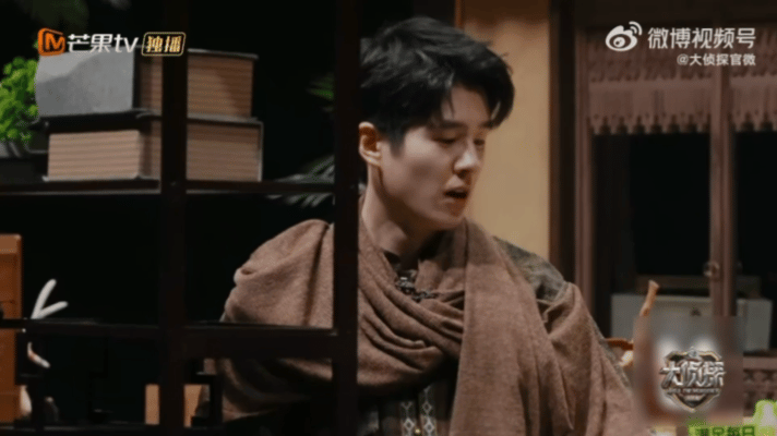 何老师倒霉熊开播了 大侦探搜证爆笑解锁何书生病案！久困海上挨饿、出门绊倒摔伤、被