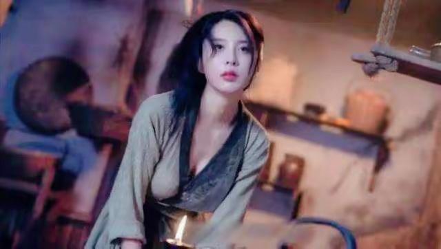 王宝强的前妻马蓉可远远不如潘金莲，只不过还没到杀人的地步，毕竟时代不一样，放古代