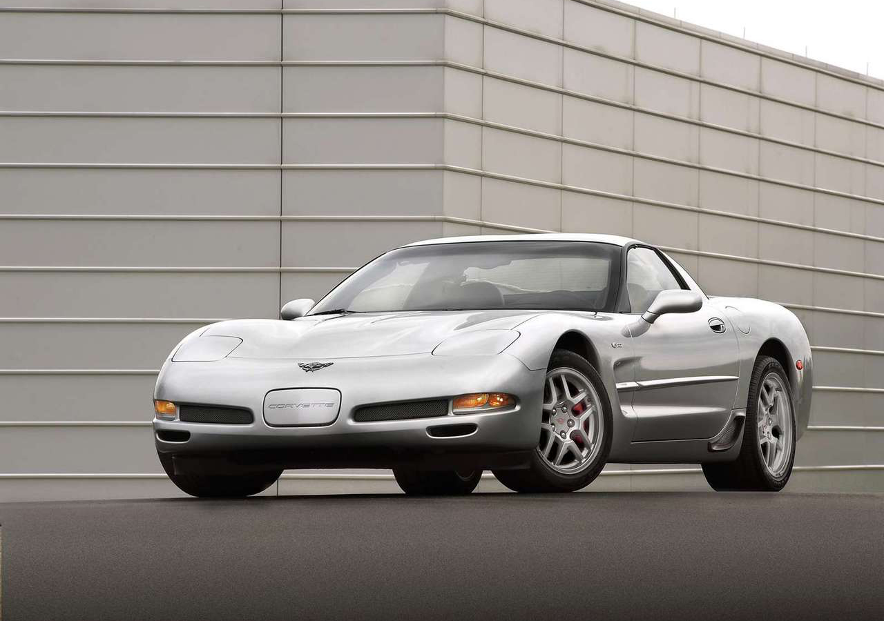 雪佛兰克尔维特  2002 科尔维特C5 Z06，是2001初代Z06的动力升级