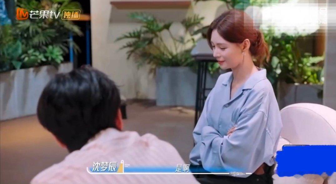 沈梦辰以为张凌赫很冷酷沈梦辰说张凌赫好好采访一对一环节刚开始沈梦辰不知怎么搭话，