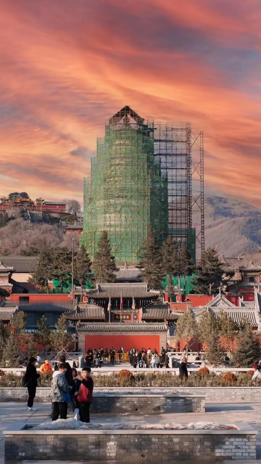 心若自渡，身在何处皆无杂念
心若自扰，身在佛门无法去尘
其实任何人的劝阻都不会让