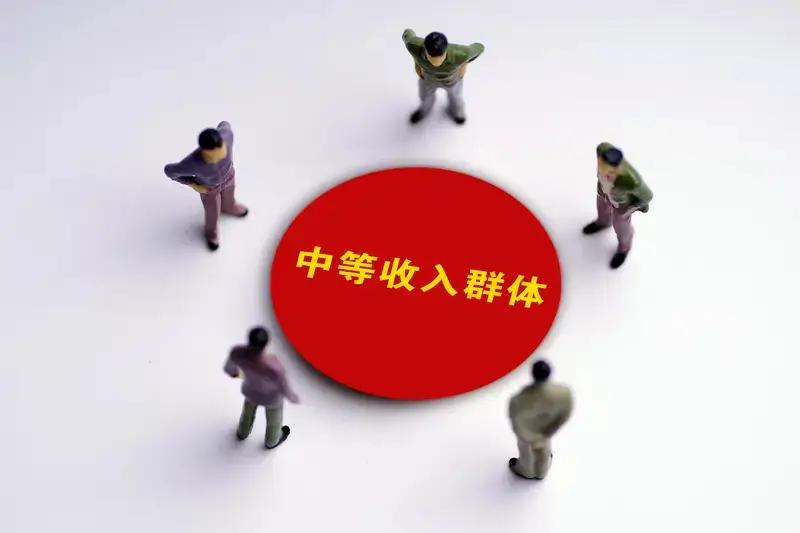 “月薪8000以下，能不能别再交个税了？”——一条建议炸出3亿打工人的心声！

