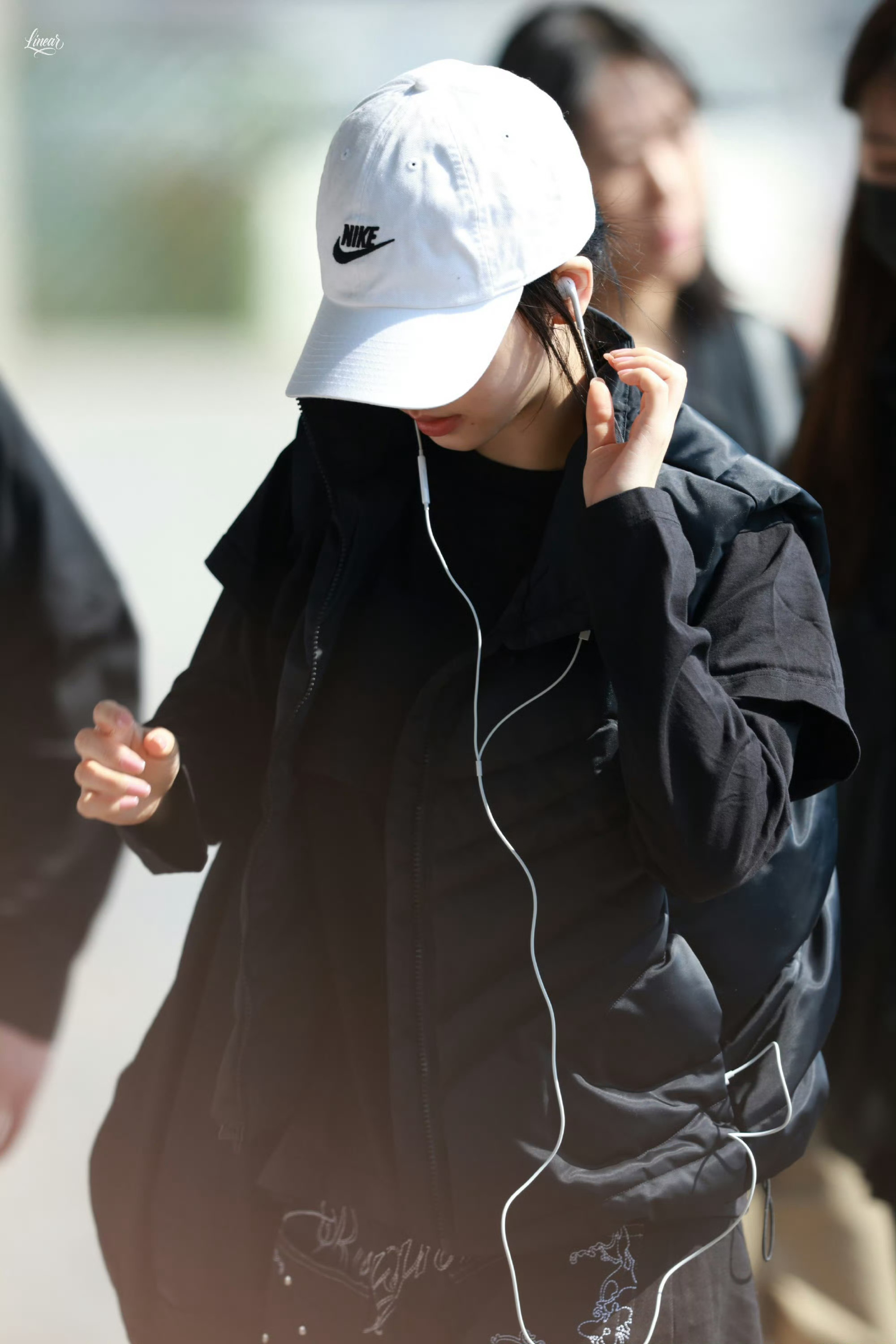 aespa出发上海签售 aespa出发上海签售机场图：柳智敏 金玟庭 Gisel