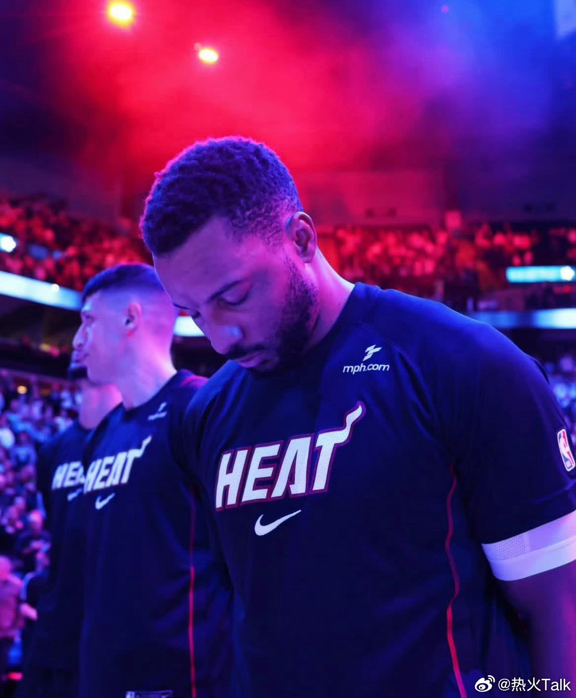 理性讨论：你们觉得鲍威尔复出后应该打替补吗？个人观点：我觉得应该。鲍威尔的比赛风