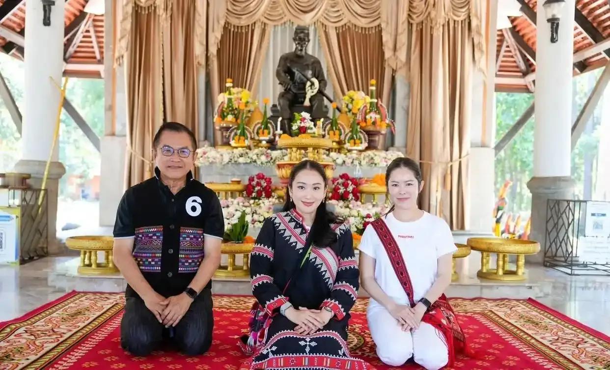 佩通坦下基层了！
近日，佩通坦出现在偏僻的少数民族聚居区，了解当地居民生活状况，