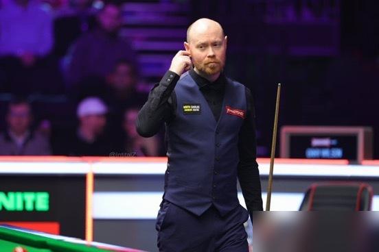 赵心童，主场，2号种子，被一个自己连赢四次的对手，下半场直接“三连鞭”抽懵了。