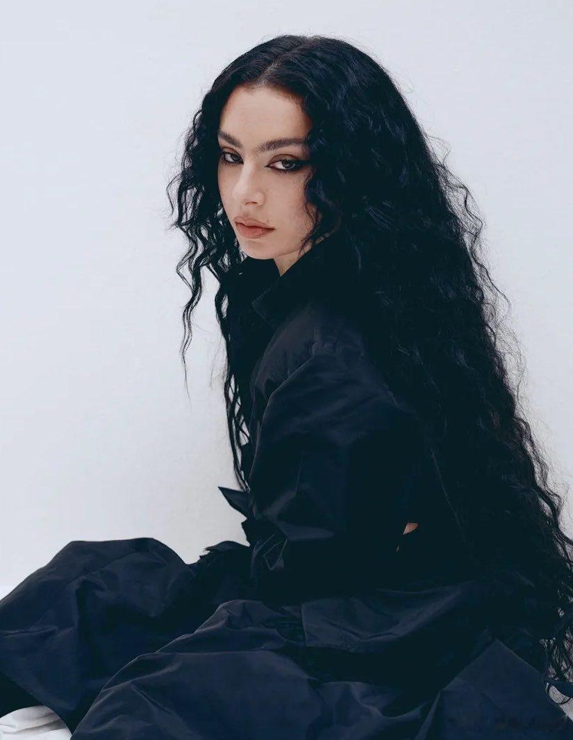 Charli XCX加盟 Martin Scorsese 的影片《夜幕降临之时》