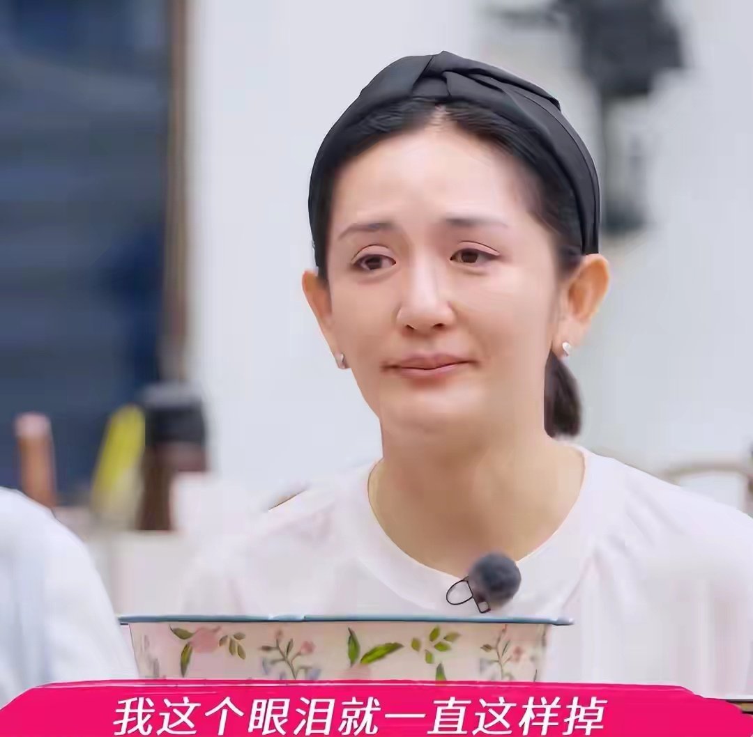 谢娜每年只见父母一次，他们住中江2层大别墅，家里还有保姆，花6000元请司机贵吗