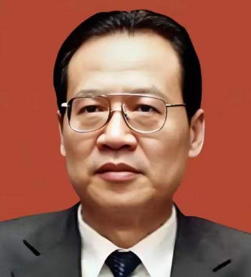1999年，厦门远华特大走私案全面爆发，这起建国以来规模罕见的走私大案，不仅牵扯