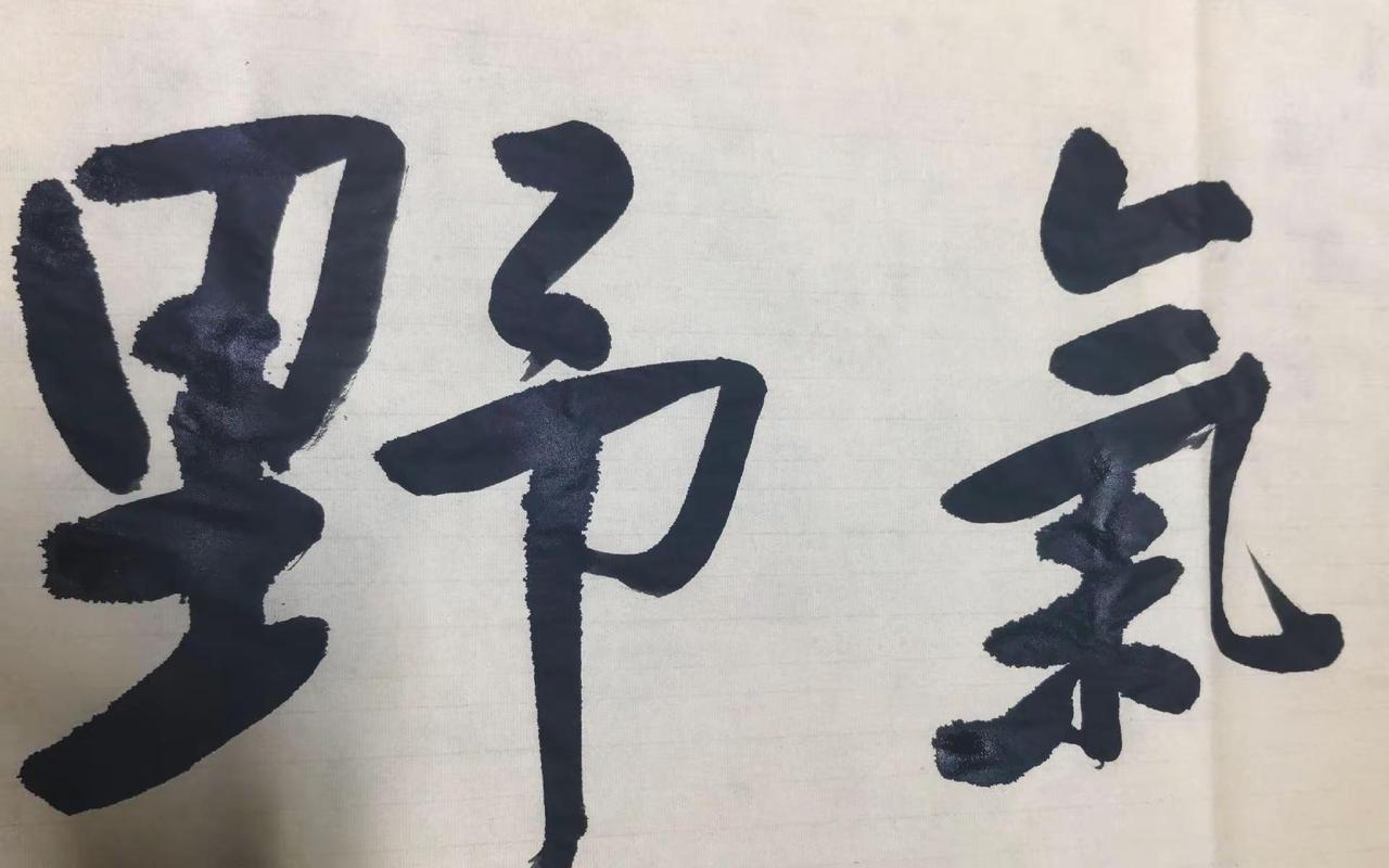 《拆开秋天》：我还没来得及下单，秋天便自己跑来了，迈着欢欣的小碎步。我拆开他，带