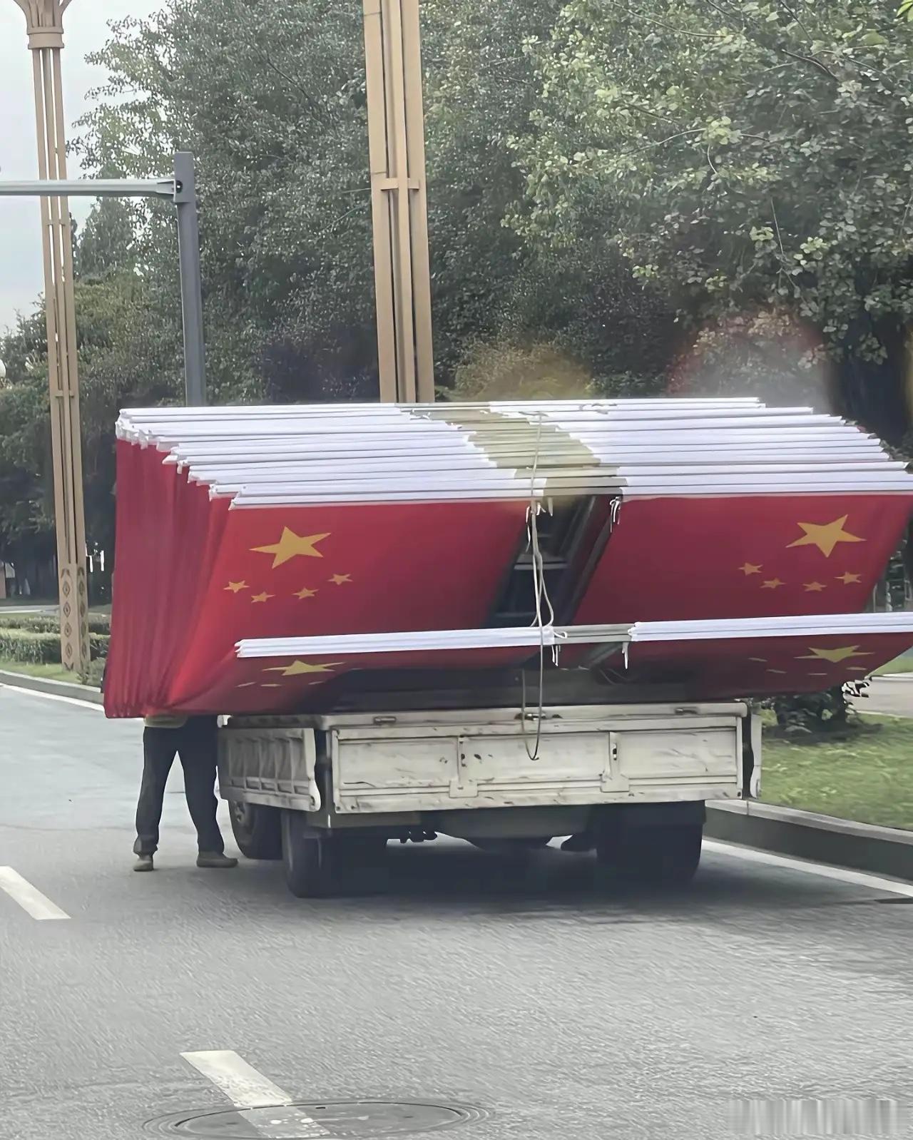 网友不懂就问：这个是从哪一年开始满街挂了，哪位知道？ ​​​