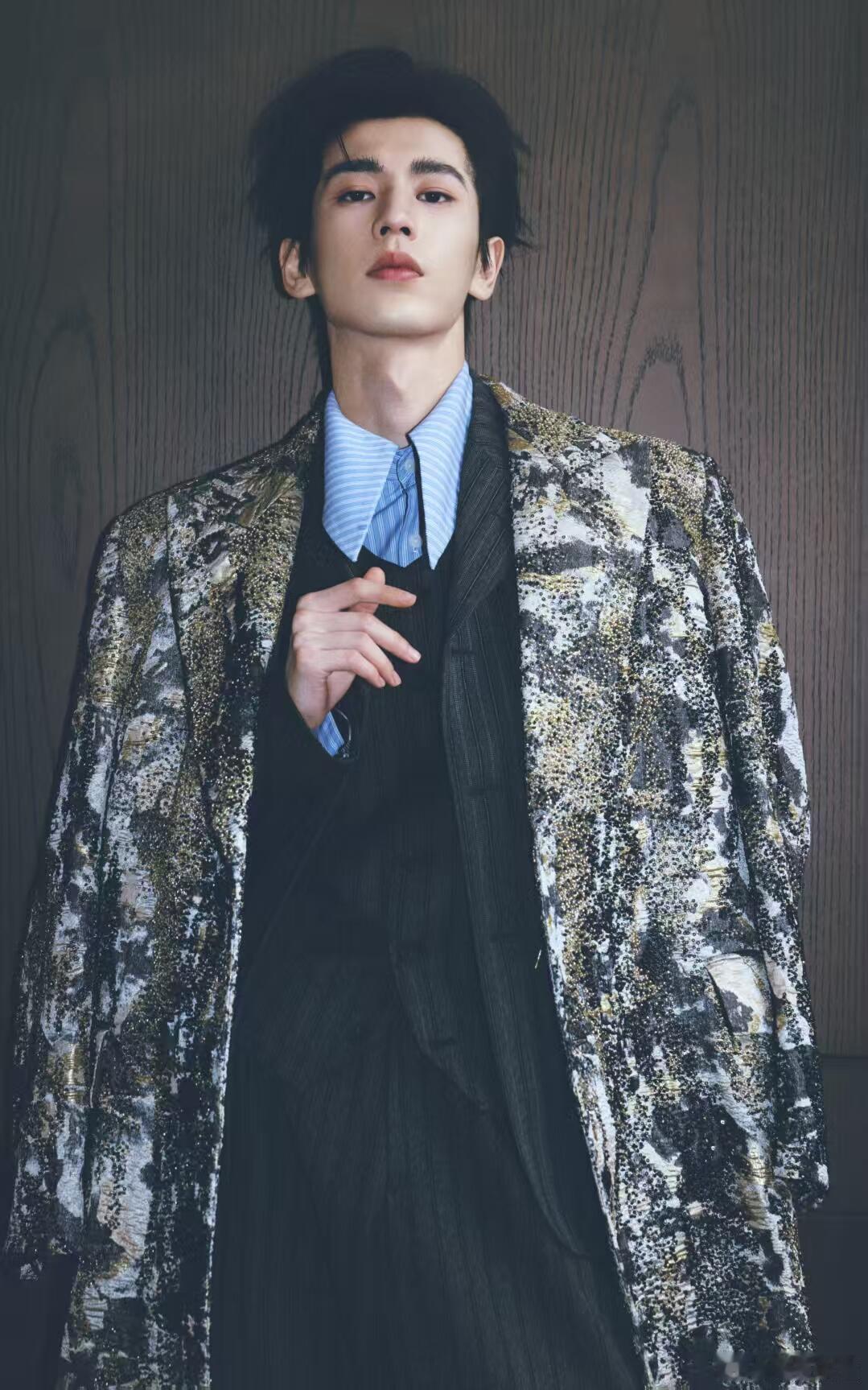 张凌赫  张凌赫张凌赫手机壁纸，硬帅😍张凌赫｜ 