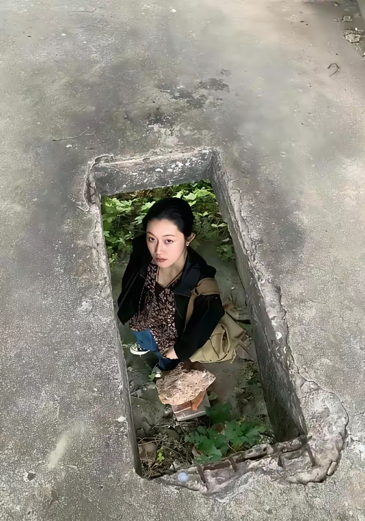 这个拍照角度也太刁钻了点。 