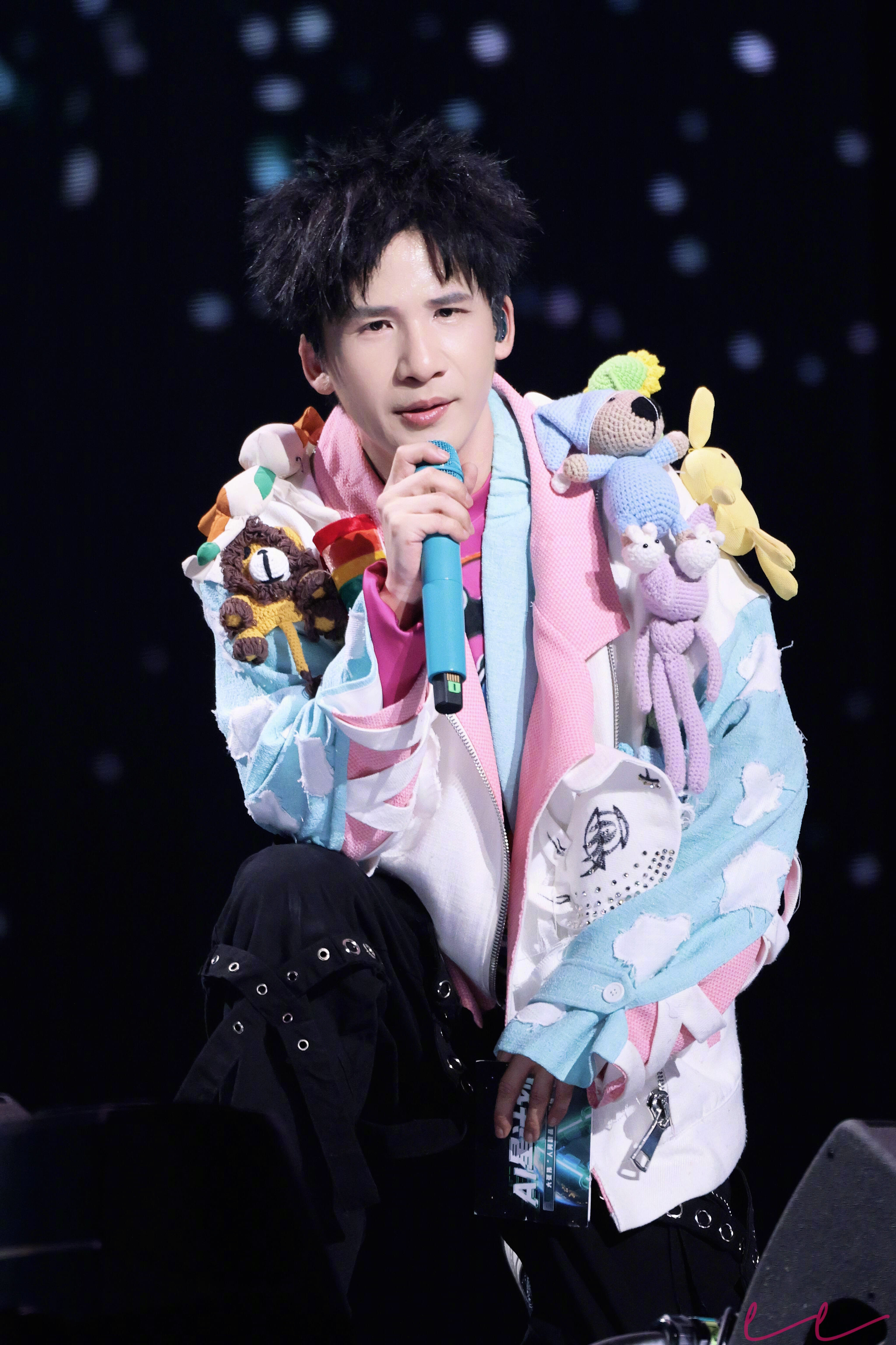 大张伟内娱综艺劳模 戴军这波“抢活”发言笑不活了！但也从侧面说明大张伟的综艺感有