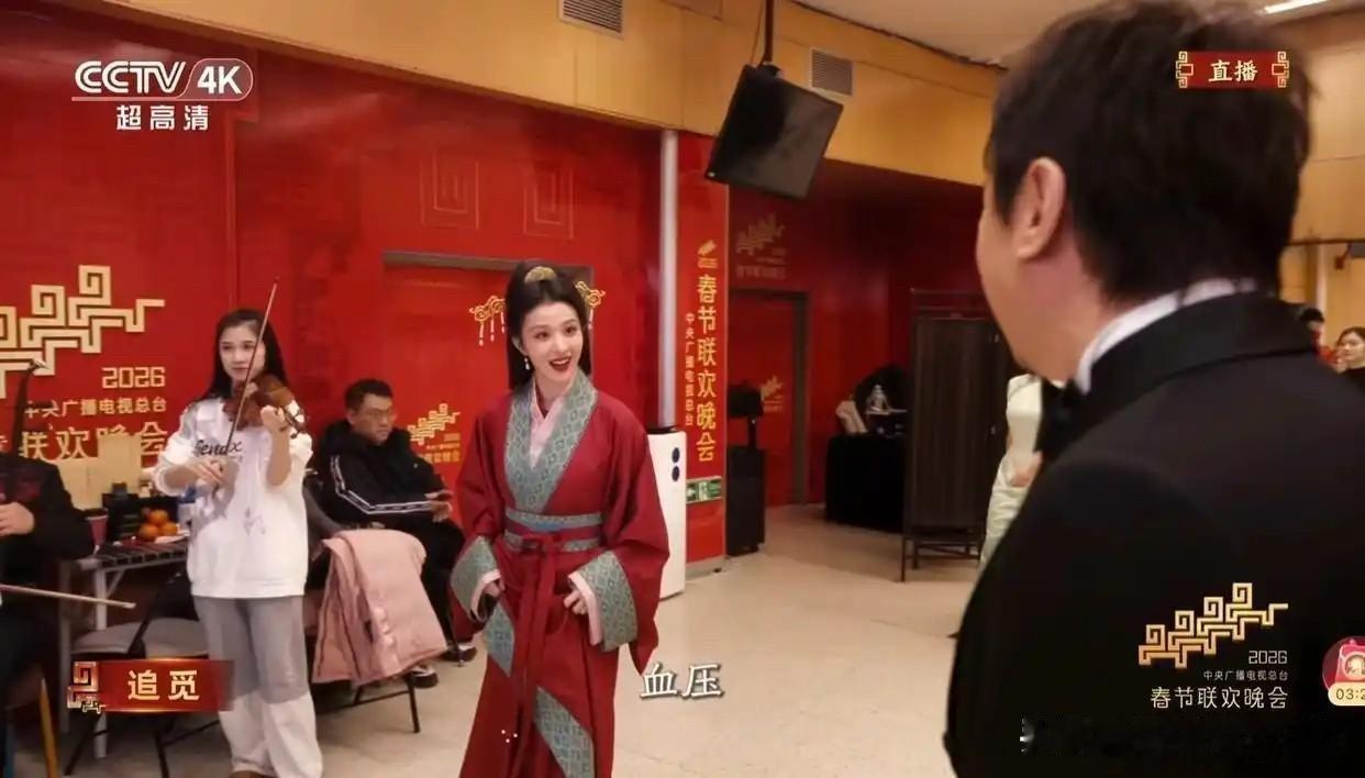 王楚然春晚妆造直接封神了，是我见过最惊艳最正宗的汉服形象之一了，碾压今年春晚一众