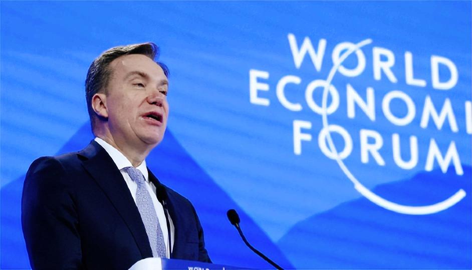 全球顶流精英聚会达沃斯论坛的一把手说辞职就辞职了，不是因为业绩差，也不是因为身体