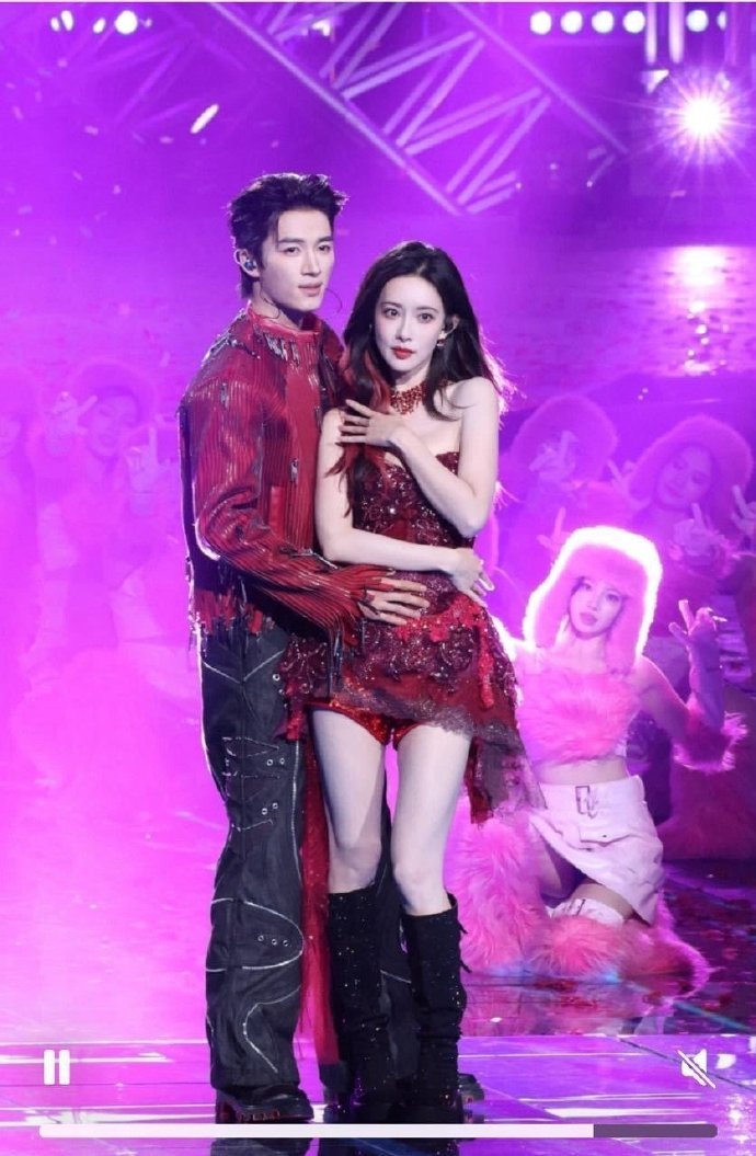 王星越环抱孟子义 王星越环抱孟子义 