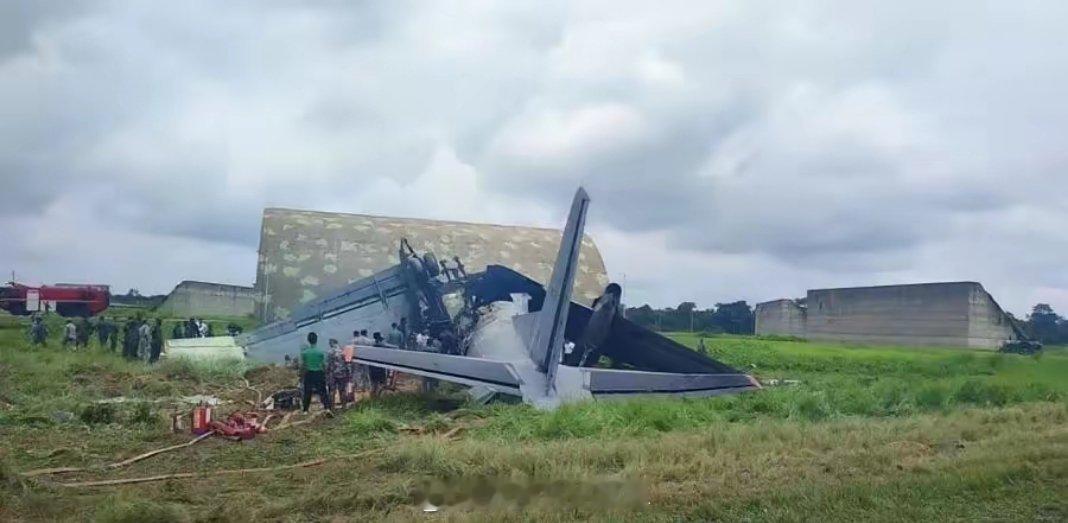 今天上午，印度空军一架安-32运输机在阿萨姆邦乔尔哈特基地附近坠毁。印军随即封锁