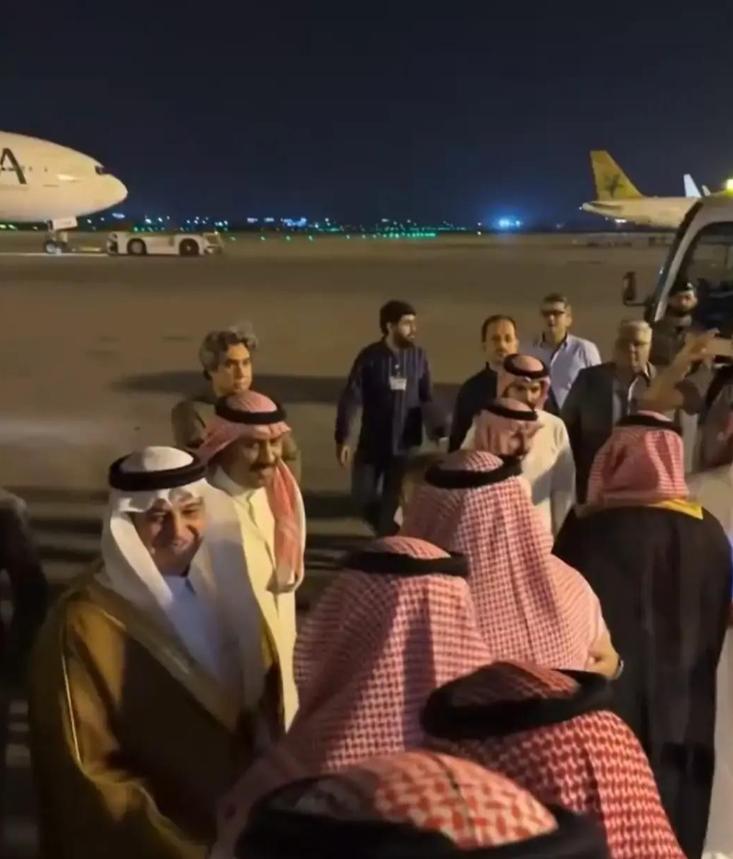 沙特一出手就是100亿美元，直接砸在巴基斯坦瓜达尔港，不是建清真寺，不是修公路，