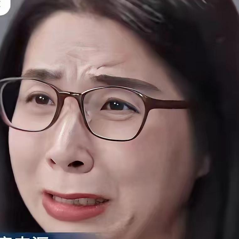 从全网同情到人人喊打，崔丽丽的口碑反转堪称魔幻。
 
2000万索赔与老板宁蹲四