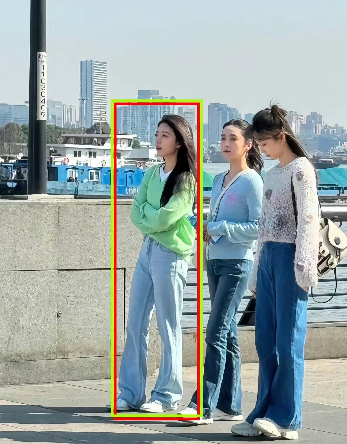 难怪..都说明星要看生图。。。 赵今麦这手臂线条 