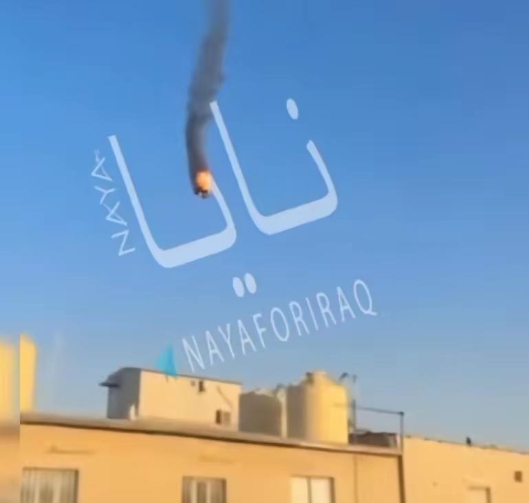 当地时间3月2日，美军一架F-15战斗机在科威特坠毁，飞行员及时弹射逃生。央视新