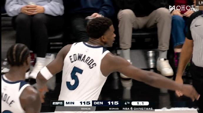 爱德华兹诠释什么叫巨星爱德华兹三分绝平太牛了吧！！爱德华兹打进绝平球，掘金还有1
