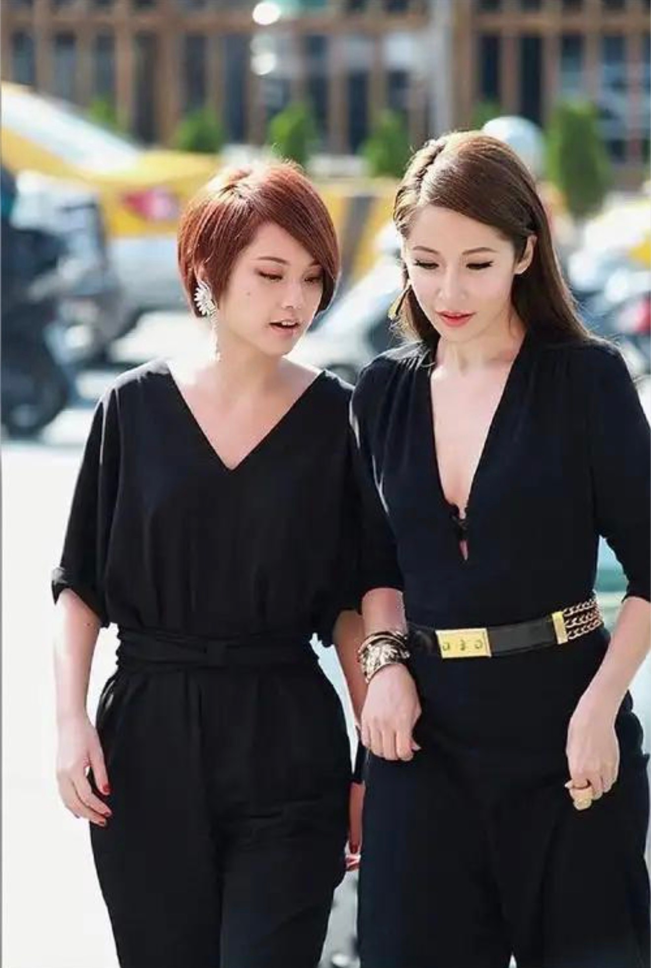 今天杨丞琳出道 25 周年，明天萧亚轩出道 26 周年，好久没看到她俩同框了。 