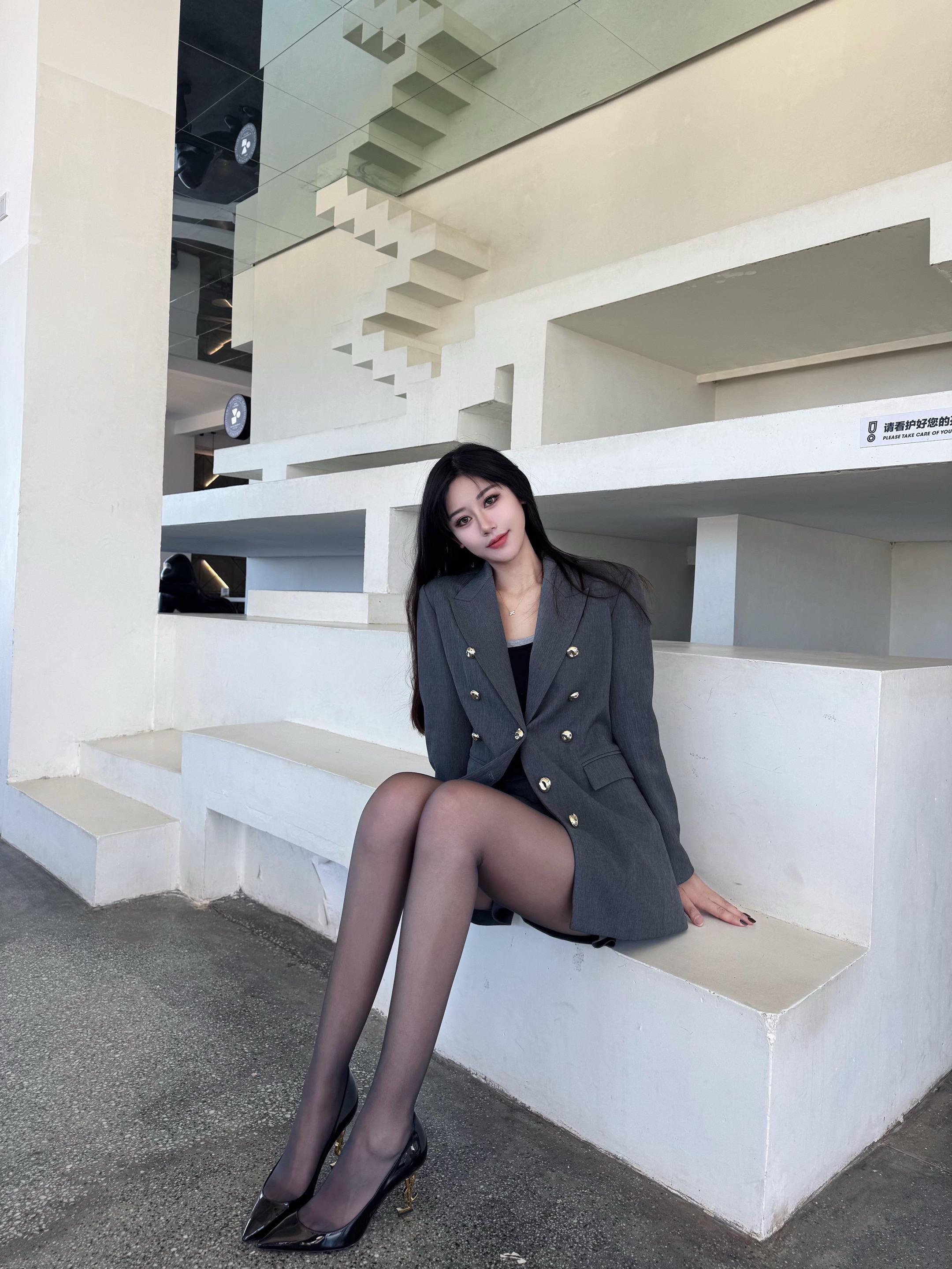 保持热爱，奔赴山海。 西装革履，是我的保护色。 在这个快节奏的时代，做...