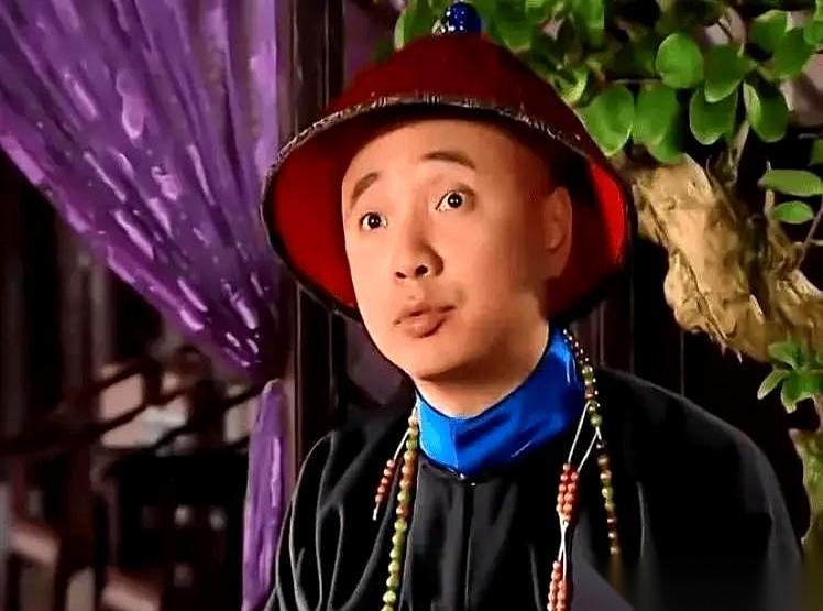 老百姓给李卫修了个庙，供着他的神位。
乾隆南巡看见了，脸都绿了，当场下令：拆了！