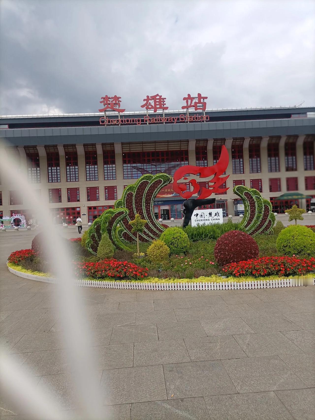 坐高铁的安检是不是过份了？！从杭州东站坐火车到外地去旅游，带了一把水果刀和一把剪
