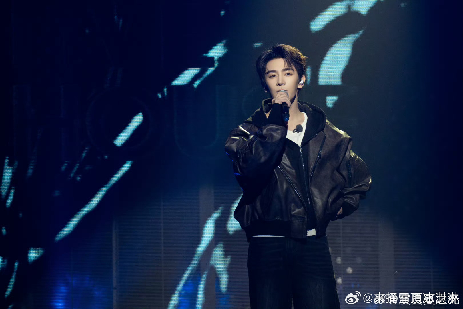 夏之光被妈妈拉黑真相巨戳心夏之光当年的窘迫不敢说，妈妈的用心也没表达，太让人心疼