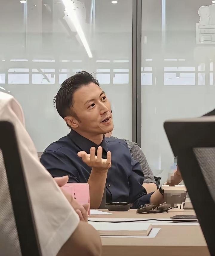 你们有没有发觉，当冻龄大帅哥谢霆锋的年龄开始越来越大时，虽然他跟王菲相差11岁，