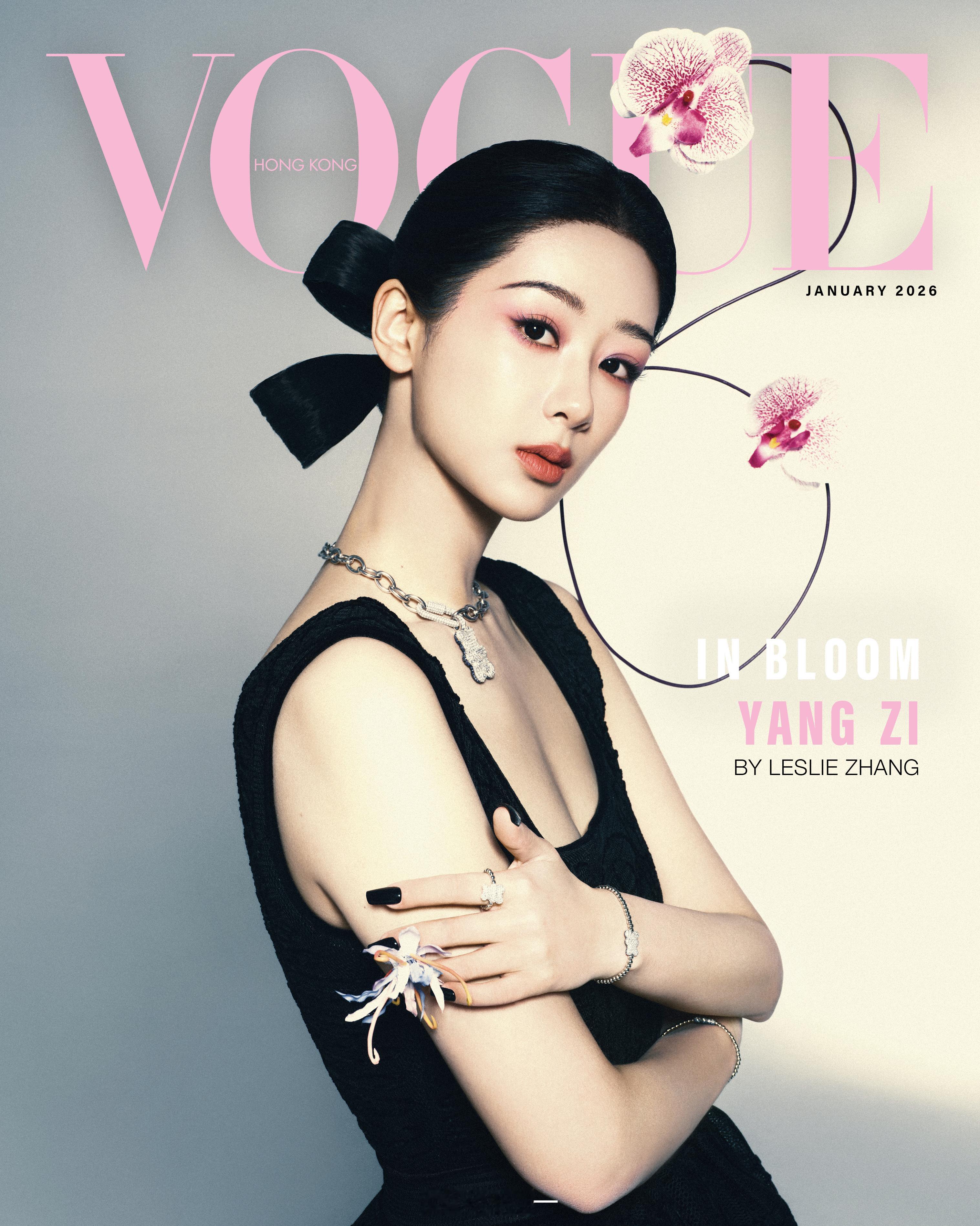 杨紫VOGUE首张封面美出新高度！整体黑白的造型又飒又优雅，用来搭配的APM珠宝