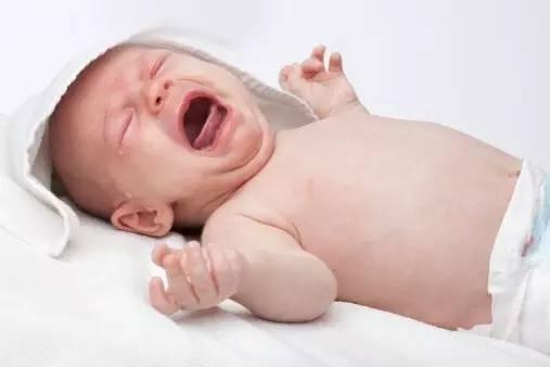 国家把钱塞到你手里，年轻人怎么还是不生？

2026年夏天，国家卫健委通报的数据