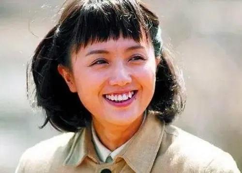 5月17日，演员朱媛媛因病离世，媒体以“明媚笑容，悠长生活”为题送别这位荧幕上的