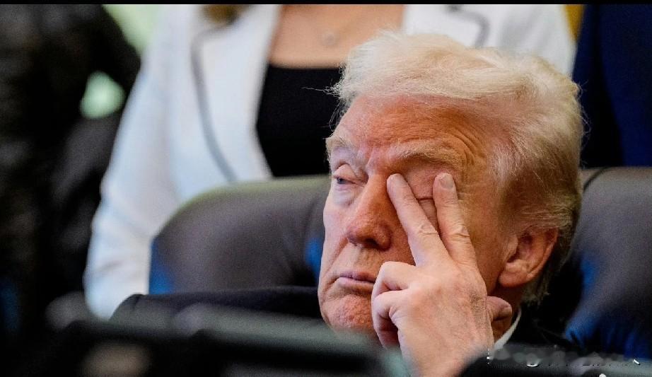 哎吆吆！
又犯困了？睡着了？
网友:大半夜的不睡光发帖子了？[比心][捂脸]