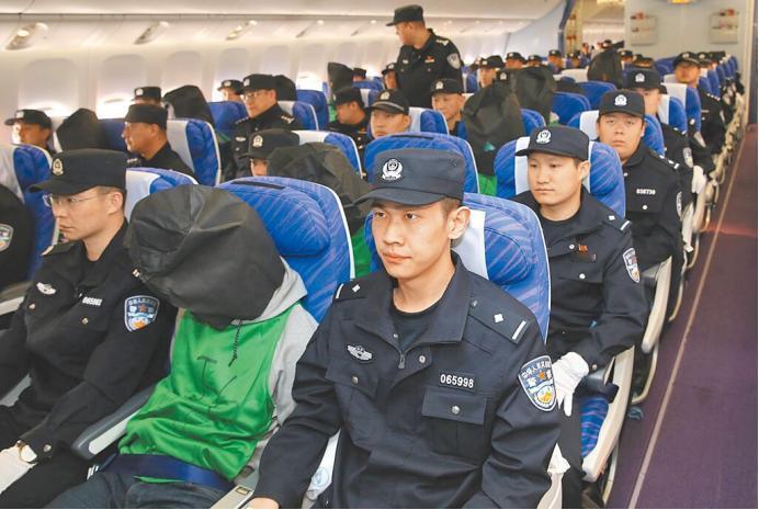 “台独“分子都震惊了吧！2025年12月5日报道，大陆公安在未经通报下，便以小三