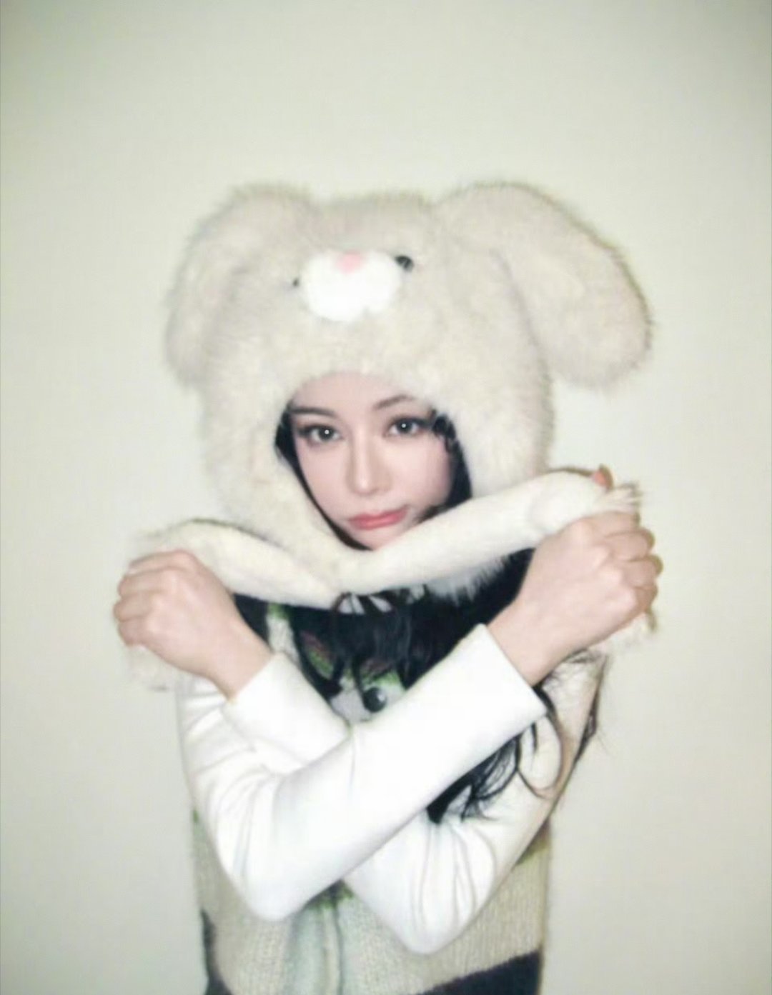 迪丽热巴毛茸茸返场啦，是谁又被巴巴可爱到了！！ 