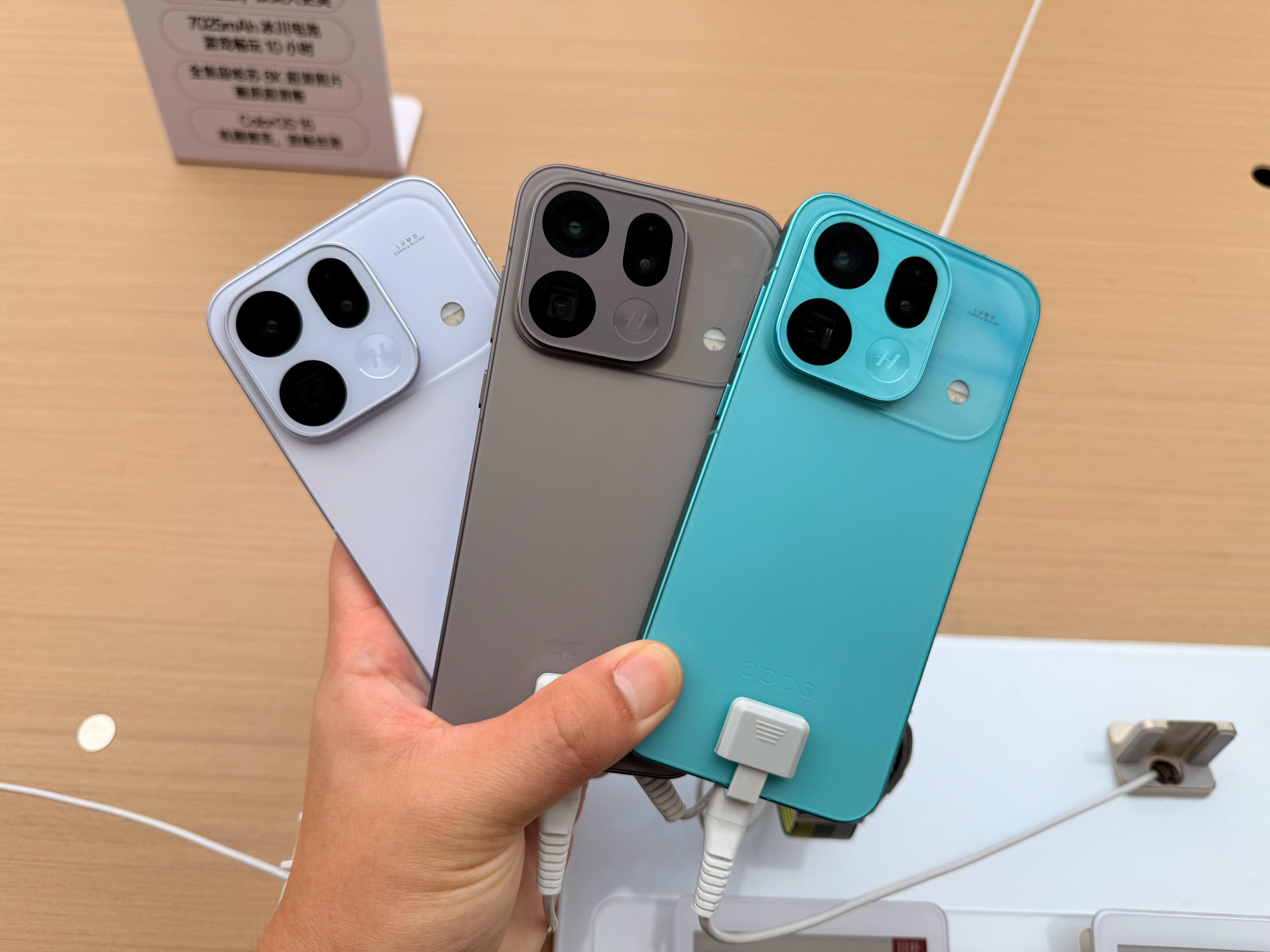 OPPO Find X9s Pro上手体验小屏尺寸拿在手里确实很舒服整体质感和X