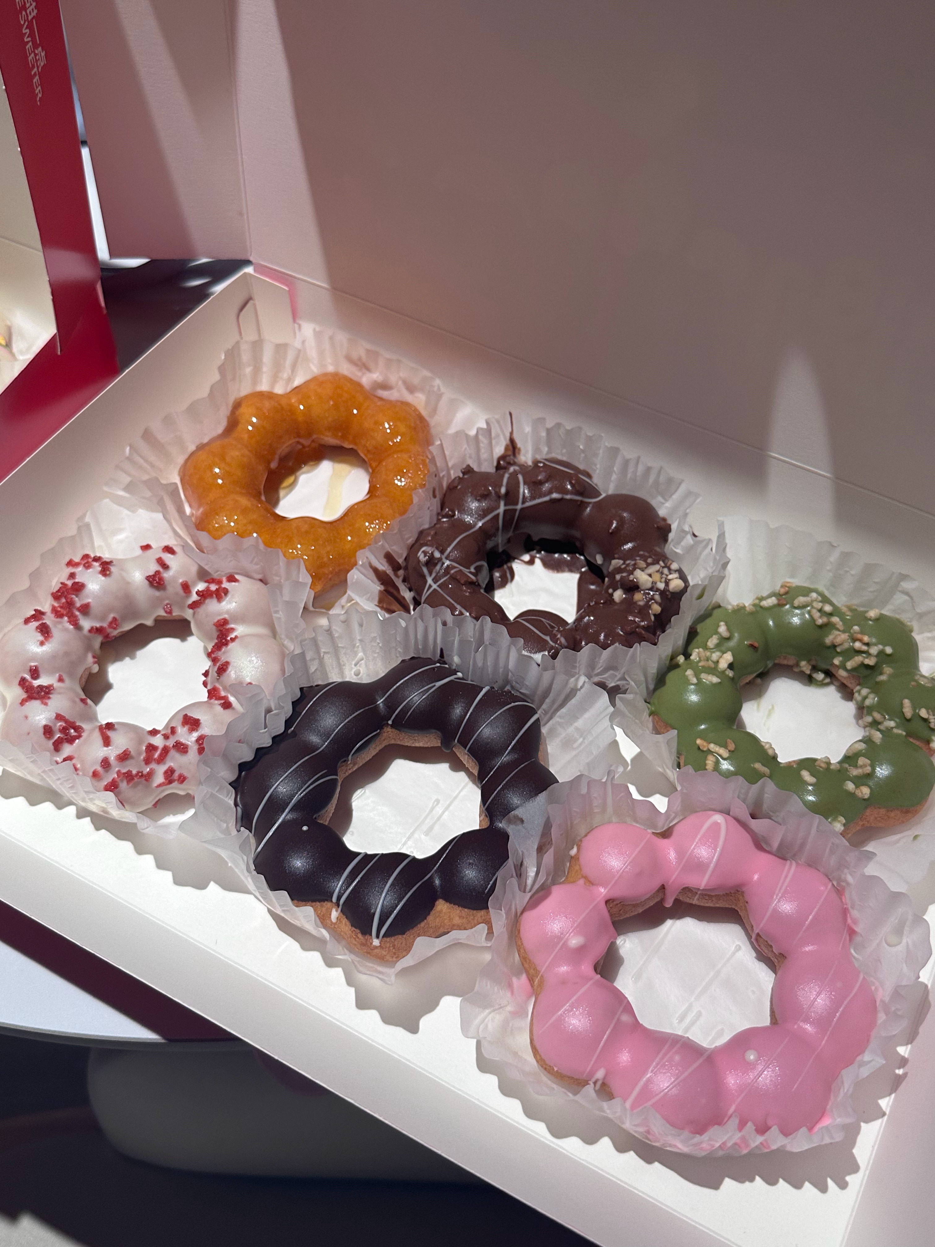 7.11之人美心善的姐姐给我带的甜甜圈🍩在外疯玩，然后被疯狂艾特赶回酒店吃