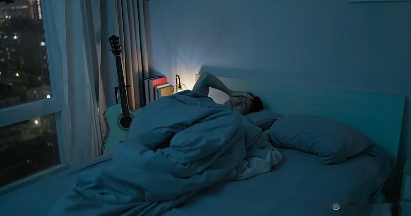 你是否也有过这样的困惑：如果我长久地思念一个人，对方也会在想我吗？
 
其实答案