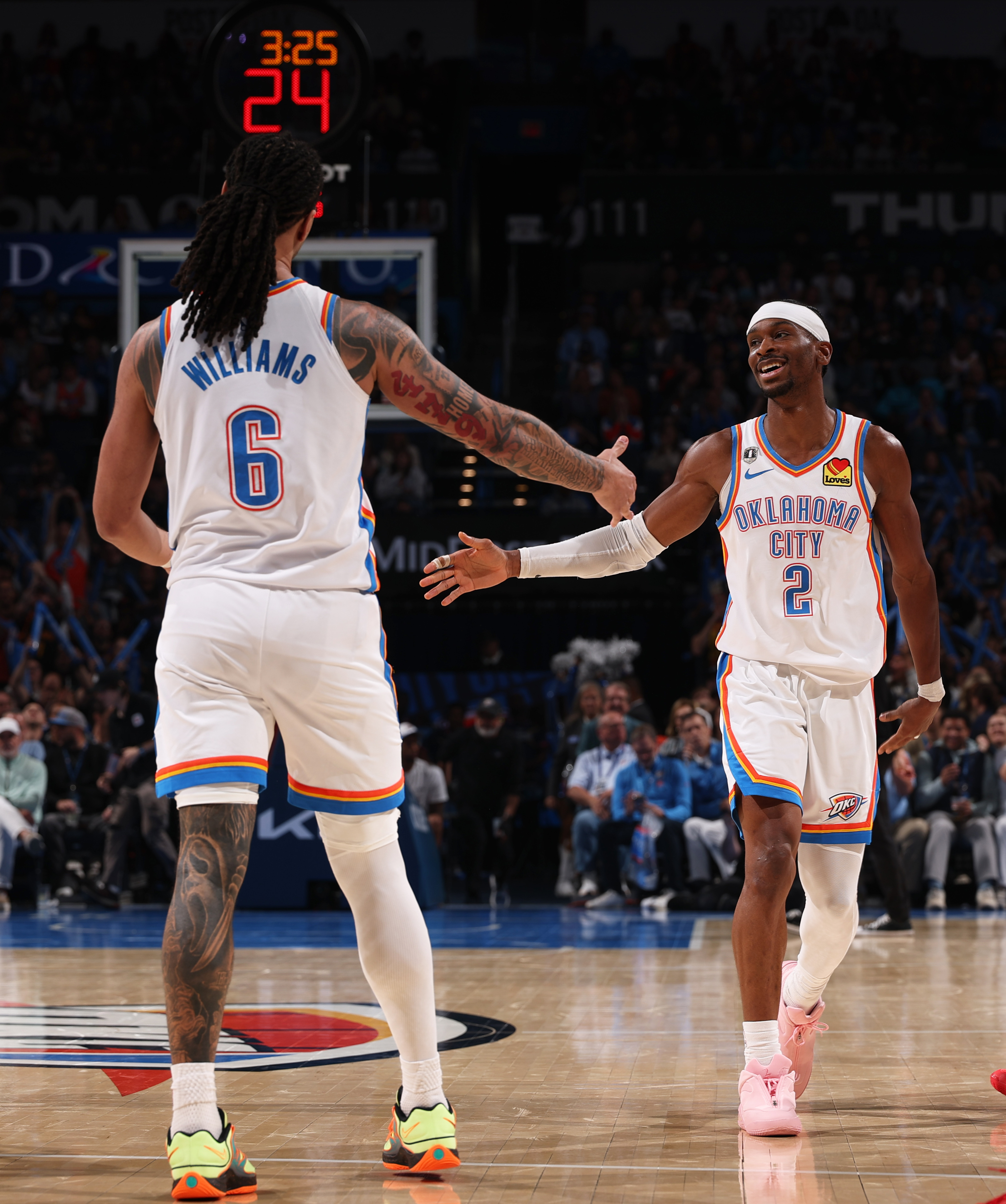 雷霆九连胜了，已经锁定了季后赛席位，本赛季第一支。NBA