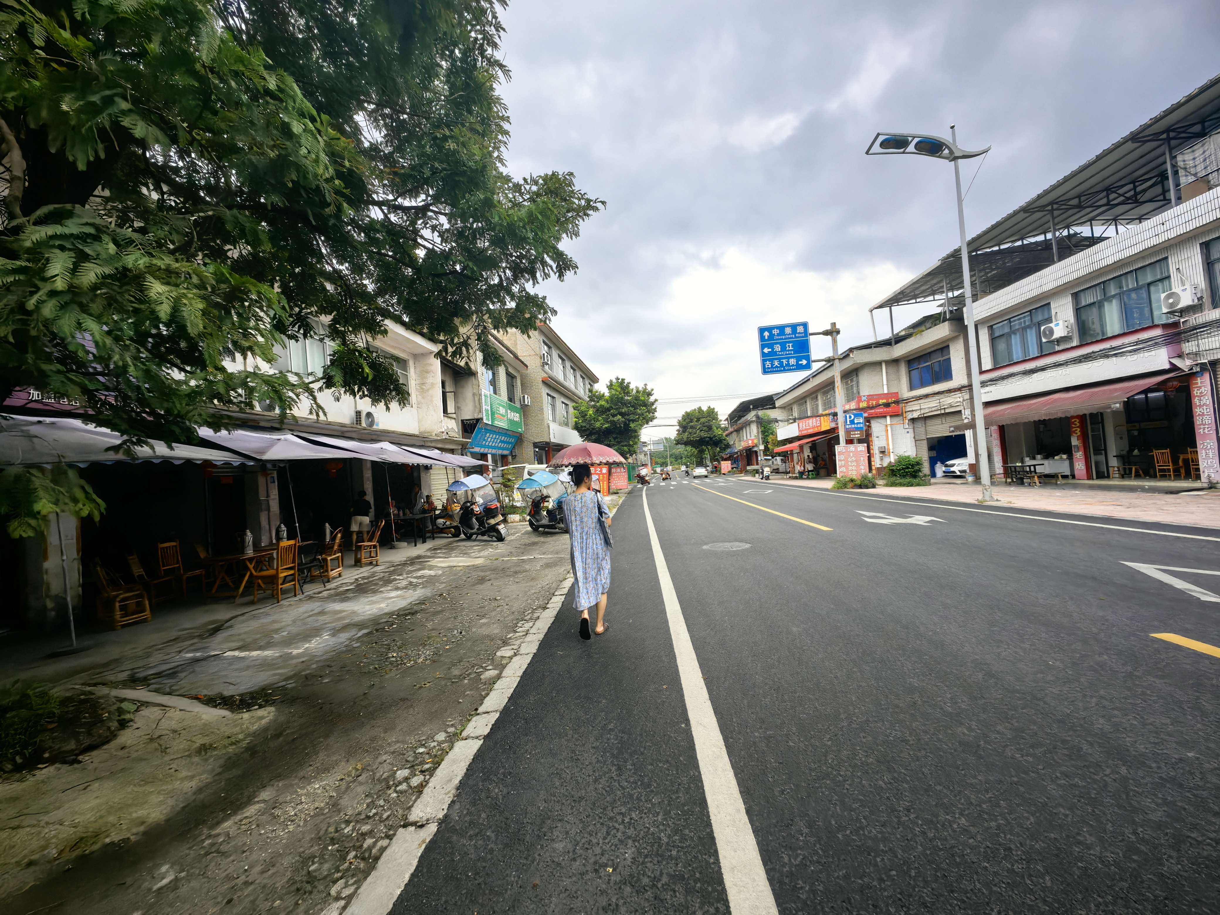 王婆岩没去成，喵奶奶说今天去哪里呢？我说都江堰是你的地盘，你说去哪儿就去哪儿。她