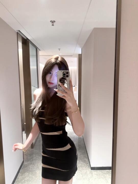 太爱这条连衣裙了！🖤