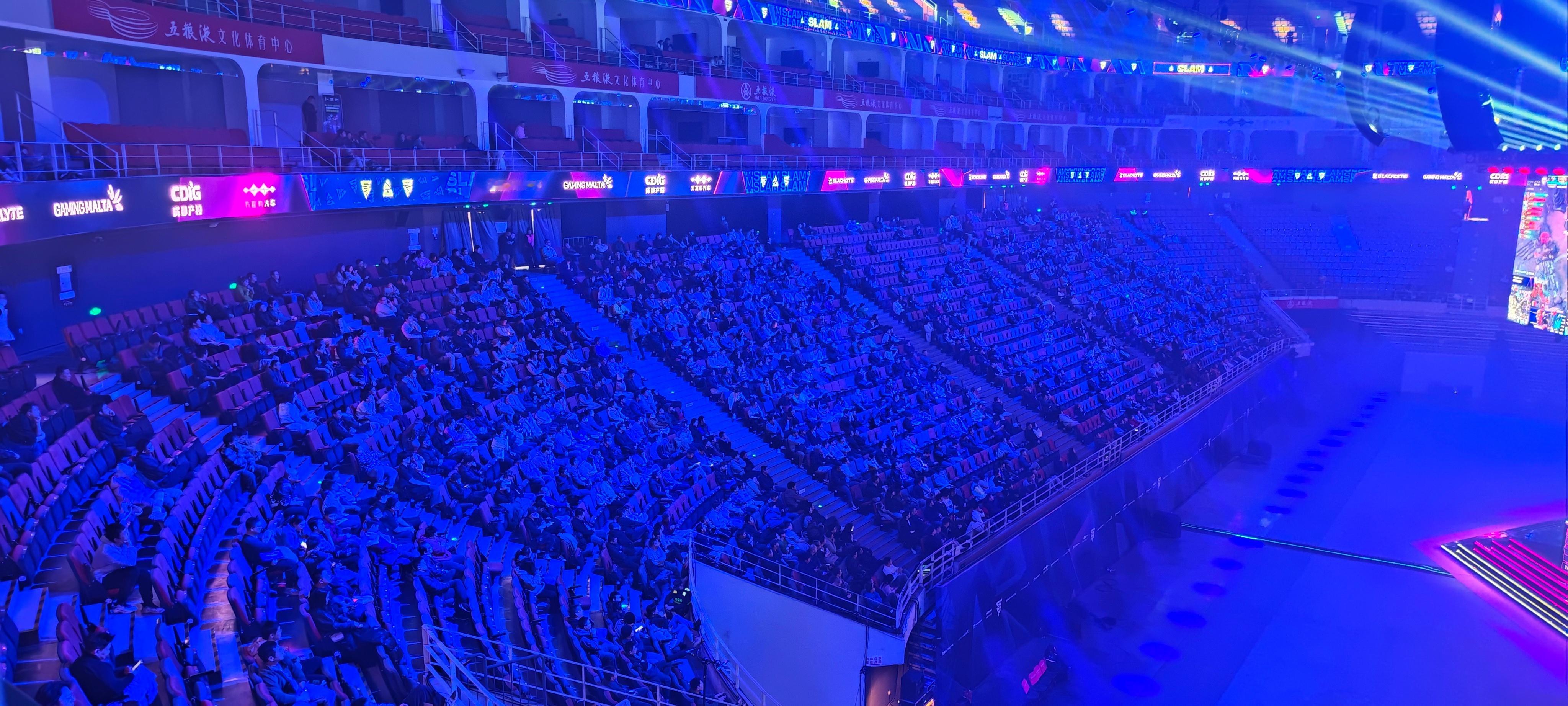 今天人比昨天多，是因为周末了吗！dota2成都blastDOTA2